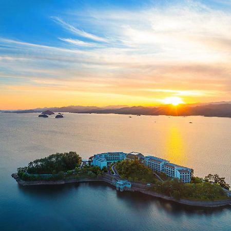 Voco Thousand Island Lake By Ihg Chun'an Buitenkant foto